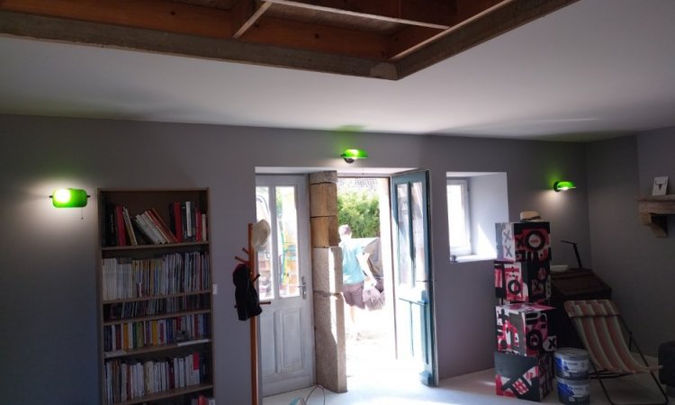 éclairage en applique avec des luminaires de type applique de banquier 